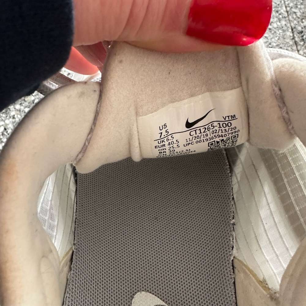 Nike react Woman’s 7.5